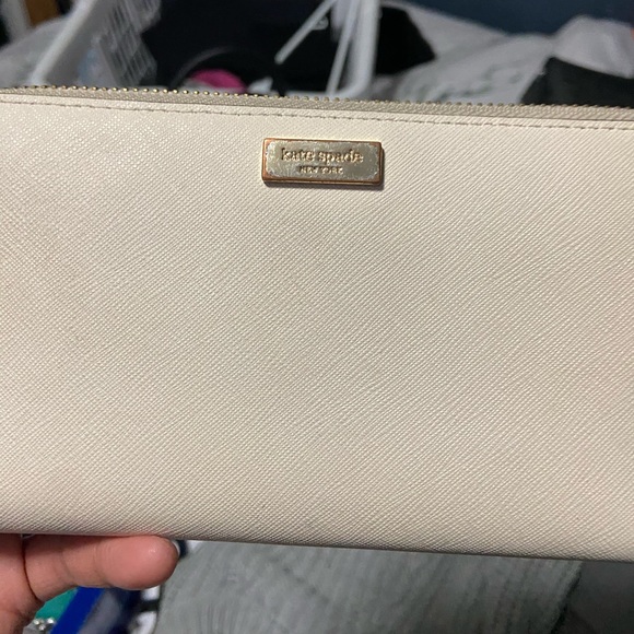 Beautiful AUTHENTIC Kate Spade Wallet - Picture 2 of 8